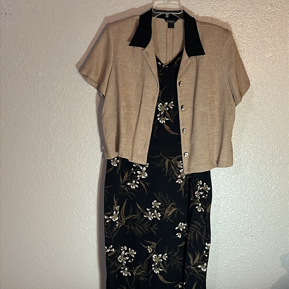 T & Company Beige Top with Black Floral Dress Size 16